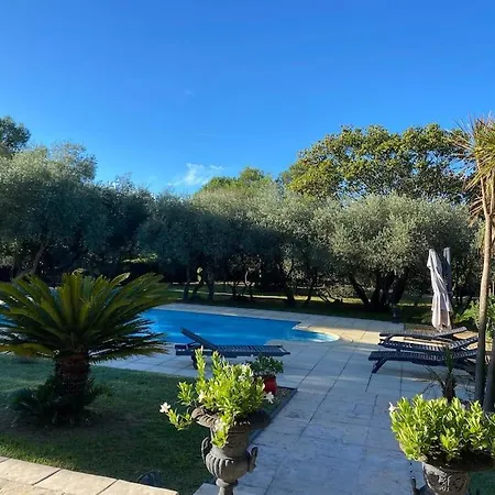 Neptune Romaine Villa